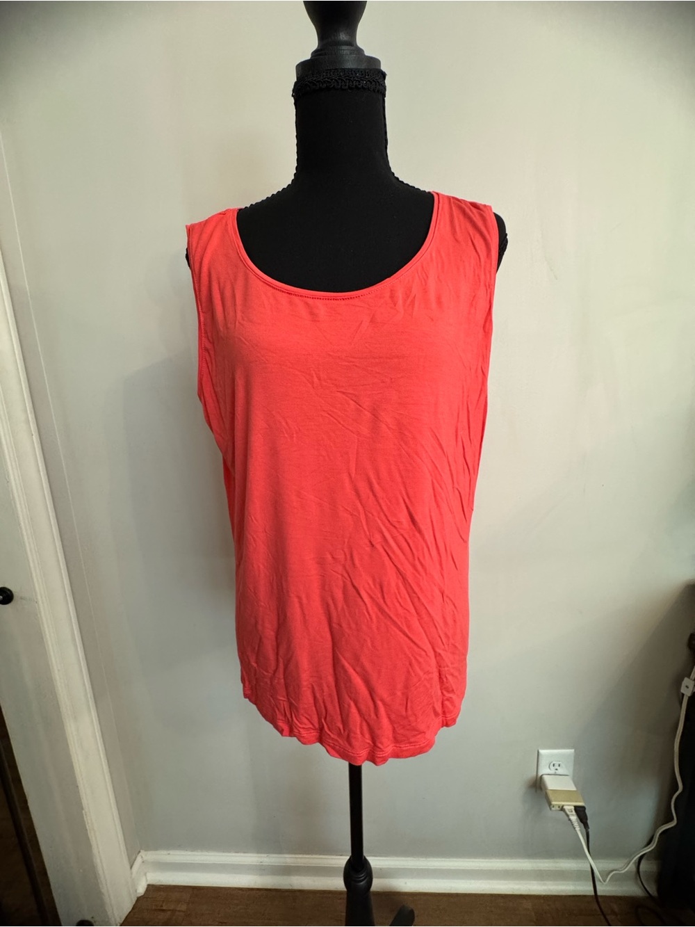 Women's Coral Scoop Neck Tank Top